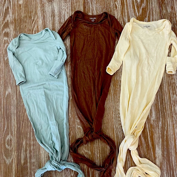 Newborn onesie - Picture 1 of 4